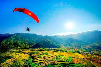 Bay dù lượn trên mùa vàng, chạy ultra trail giữa ruộng bậc thang Mù Cang Chải (Lào Cai)