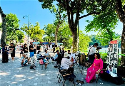 Thực hiện Nghị quyết 26-NQ/TW của Bộ Chính trị: Các doanh nghiệp du lịch - dịch vụ của Hà Nội cần chuyển hướng như thế nào?