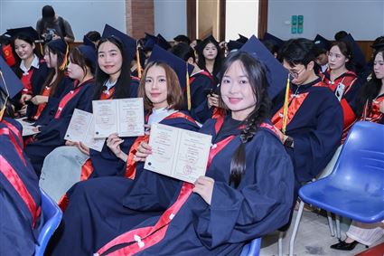 Trường Cao đẳng Du lịch Hà Nội trao bằng tốt nghiệp năm 2026 cho 902 tân cử nhân