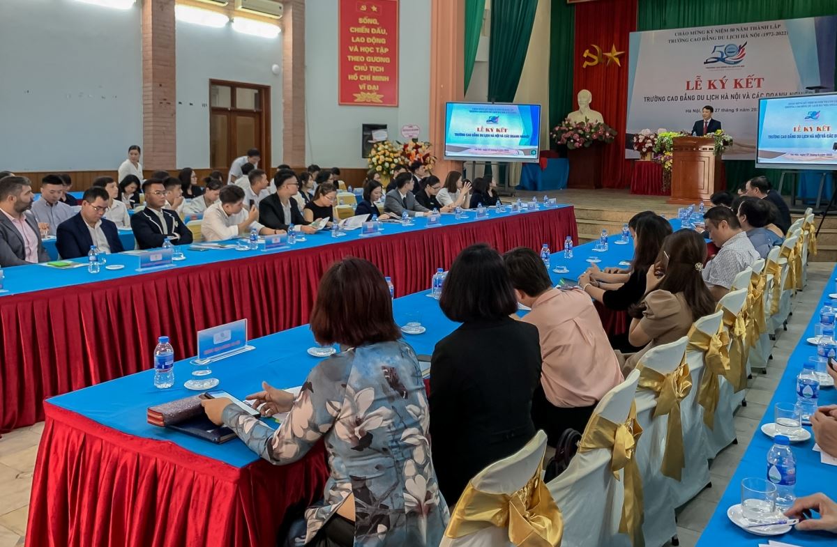 Trường Cao đẳng Du lịch Hà Nội và doanh nghiệp bàn cách đào tạo nhân lực