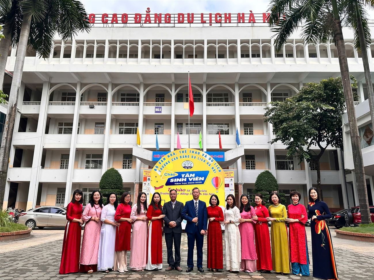 Tri ân Người Thắp Lửa Hành Trình: Khoa QT Lữ Hành – Hướng Dẫn Chào Mừng Ngày 20/11