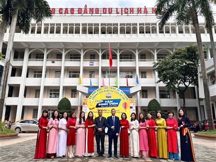 Tri ân Người Thắp Lửa Hành Trình: Khoa QT Lữ Hành – Hướng Dẫn Chào Mừng Ngày 20/11