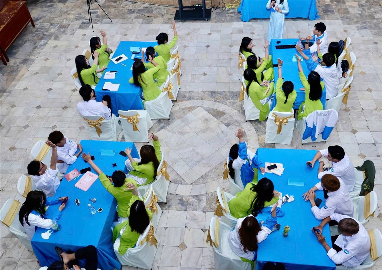 Giao lưu học thuật trực tuyến giữa sinh viên Trường Cao đẳng Du lịch Hà Nội và Học viện Khách sạn và Du lịch Pilsen