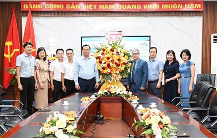 Cục Du lịch Quốc gia Việt Nam chúc mừng Trường Cao đẳng Du lịch Hà Nội nhân kỷ niệm 54 năm thành lập