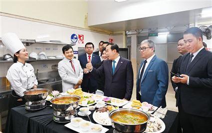 Bộ trưởng Bộ Du lịch Vương quốc Campuchia thăm Trường Cao đẳng Du lịch Hà Nội