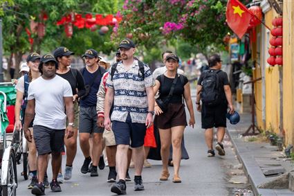 Du lịch Việt Nam bứt tốc, lượng khách quốc tế đạt gần 16 triệu lượt