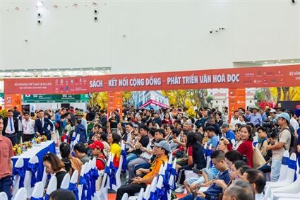 Người dân hào hứng trải nghiệm Tinh hoa Văn hóa Việt Nam tại Hội chợ mùa Thu lần thứ nhất 2025