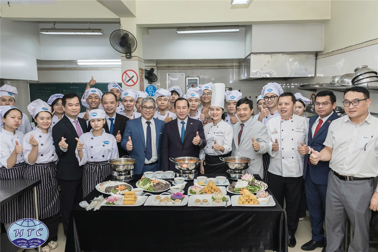 Trường Cao đẳng Du lịch Hà Nội đón tiếp Bộ trưởng Bộ Du lịch Campuchia trong khuôn khổ hợp tác đào tạo nhân lực du lịch Việt Nam – Campuchia 
