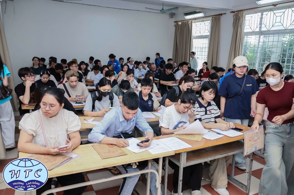 Rộn ràng ngày đón tân học sinh, sinh viên Khóa C23, K29: Khởi đầu hành trình chinh phục nghề nghiệp tại Trường Cao đẳng Du lịch Hà Nội