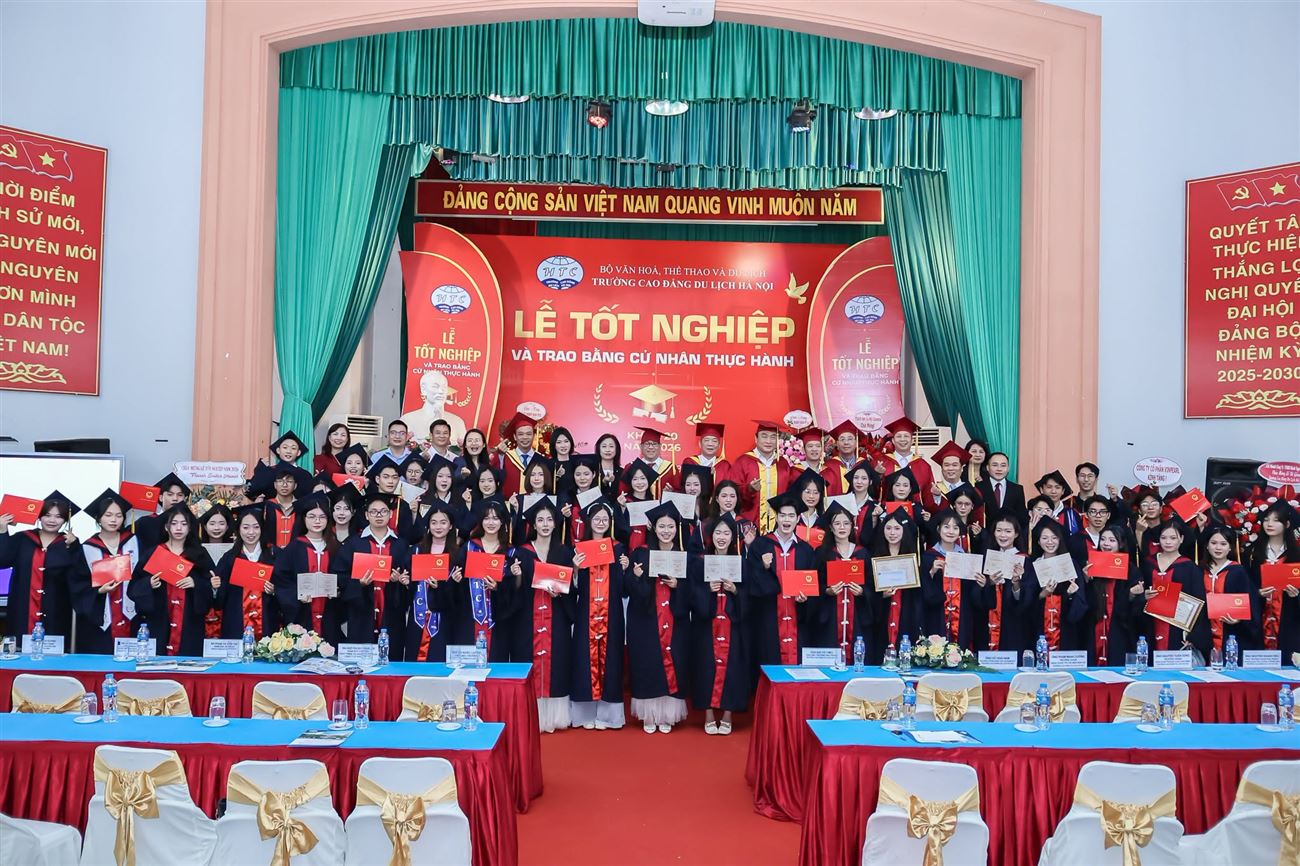 TRƯỜNG CĐ DU LỊCH HÀ NỘI TỔ CHỨC LỄ TỐT NGHIỆP VÀ TRAO BẰNG CỬ NHÂN THỰC HÀNH NĂM 2026