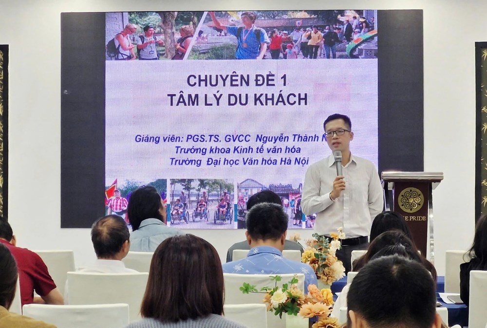 Lạng Sơn nâng cao chất lượng đội ngũ hướng dẫn viên du lịch - ảnh 1
