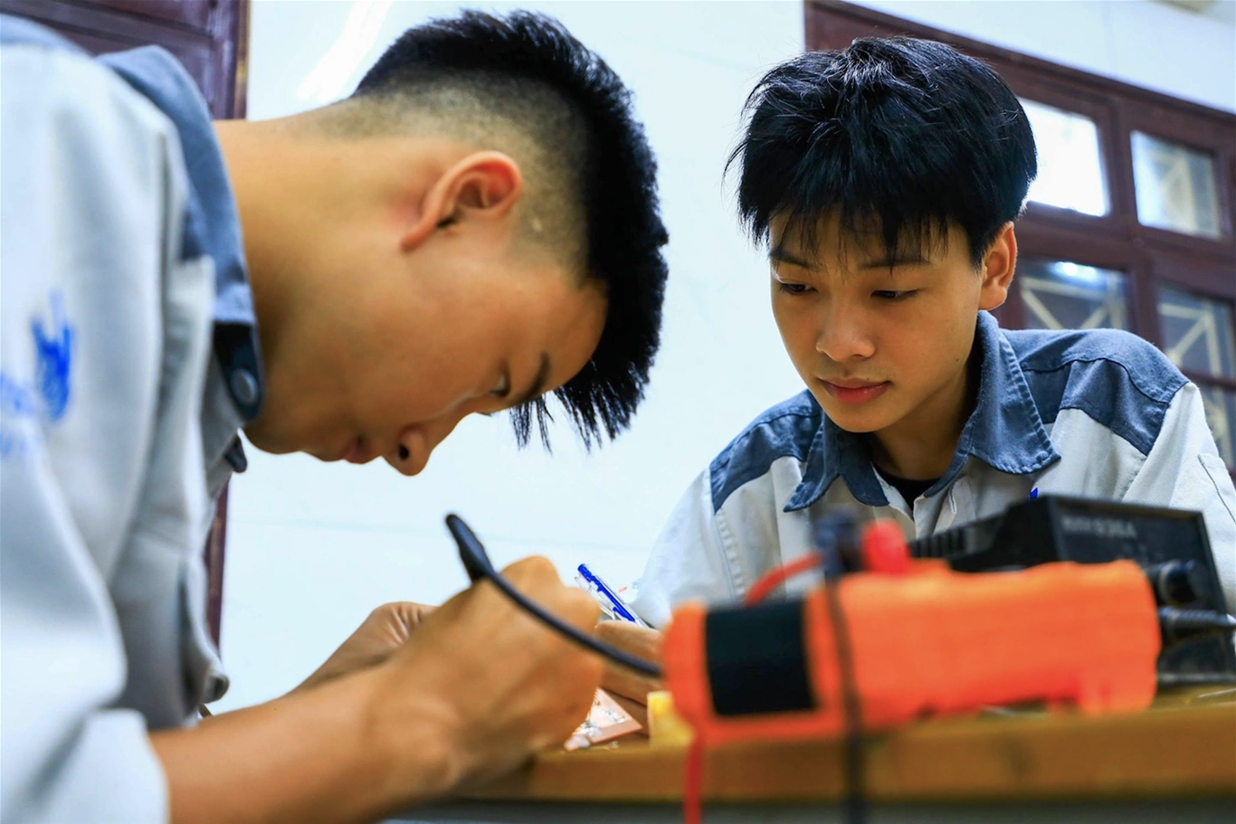Học nghề đang là xu hướng được nhiều bạn trẻ lựa chọn. 