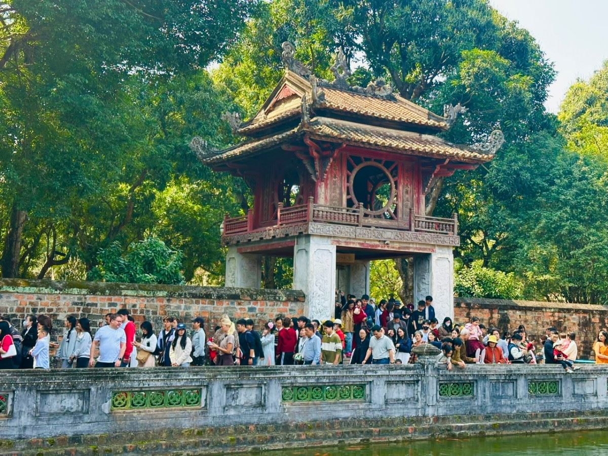 Đón 14 triệu lượt khách, du lịch cả nước khởi sắc mạnh mẽ dịp Tết Nguyên đán Bính Ngọ 2026