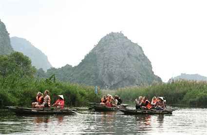 Thúc đẩy liên kết sản phẩm du lịch theo gói, kết hợp du lịch với quảng bá, tiêu dùng đặc sản địa phương