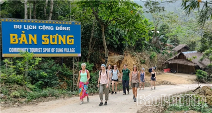  Bảo tồn văn hóa gắn với du lịch cộng đồng trên vùng Đất Tổ