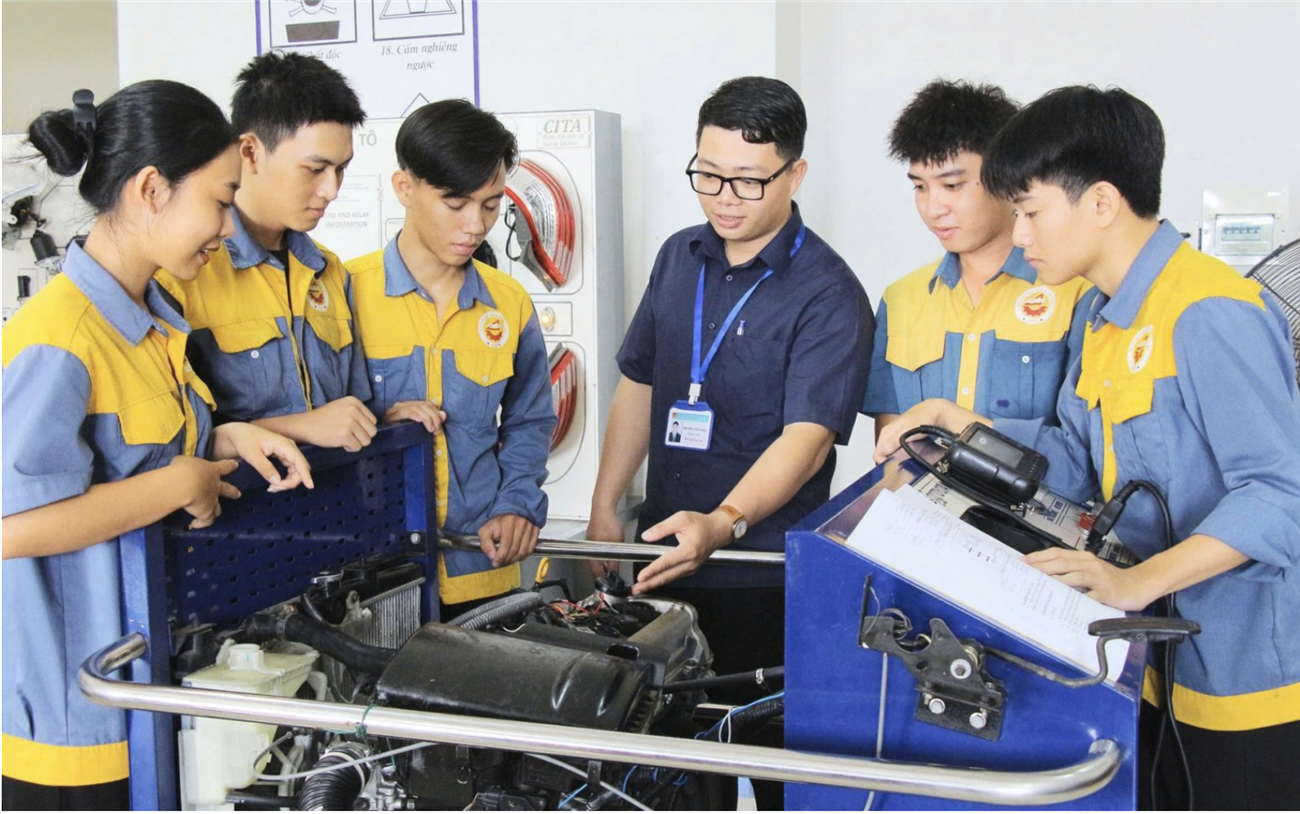 Ban hành Thông tư quy định tiêu chuẩn người dạy nghề