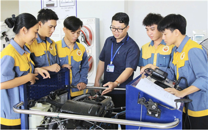 Ban hành Thông tư quy định tiêu chuẩn người dạy nghề